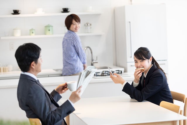 家に新聞