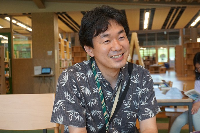 澤田英輔先生は、筑駒で「読書家の時間」「作家の時間」を始め、その魅力にとりつかれた=石臥薫子撮影