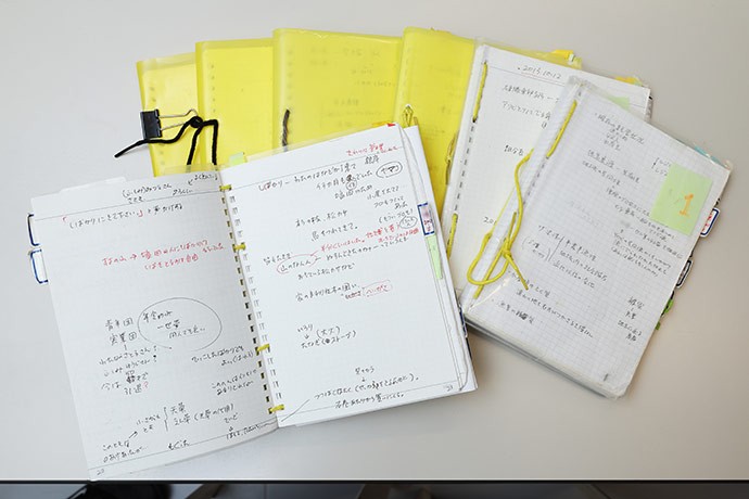 聞き取り調査の結果などを記載したフィールドノート。吉野教授はインタビューをテープ起こししたものを「聞き書き集」にまとめて地域に還元したいと話している(写真/朝日新聞出版・加藤夏子)