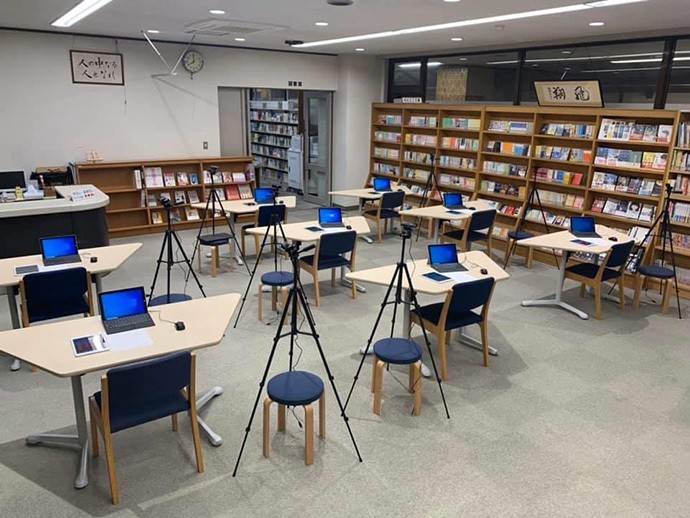 東京女子学園中の「スマホ持ち込みOK入試」の会場(同校提供)