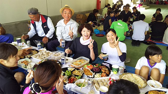 島留学生を温かく支える地域の「島親」さんたち=隠岐島前教育魅力化プロジェクト提供