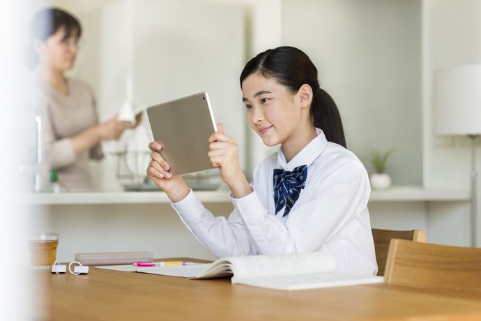 家庭での勉強風景