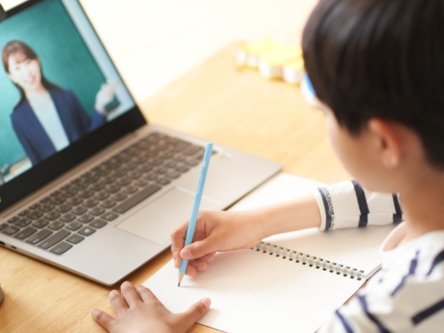 第2波 懸念 オンライン授業は定着したか 灘で浮かんだ課題 開成は中間考査でも活用 どうなる中学 高校入試 朝日新聞edua