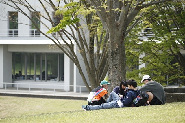 慶應sfc編 教員たちが語るsfc論 2 鈴木寛教授 Sfcは1番バッターなので 常に次を狙う 慶應 Sfc30年 立命館apu年 日本の大学をどう変えたか 朝日新聞edua