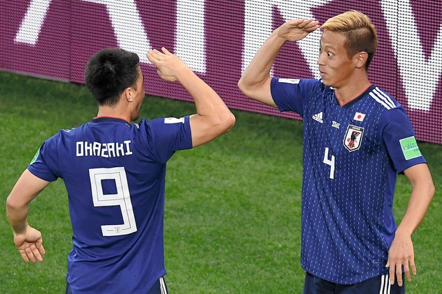 セネガル戦で同点ゴールを決めた本田(右)は、岡崎と
