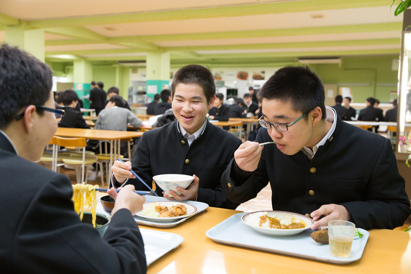 中学校の食堂