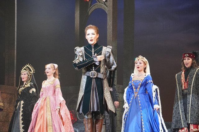 宝塚花組ミュージカル Pr 毎日新聞 Auヘッドライン