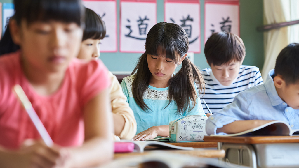 学力の高い子どもが育つ家庭の条件とは 経済環境より重要な親の行動と心構え 家族のとなりに新聞を 朝日新聞edua