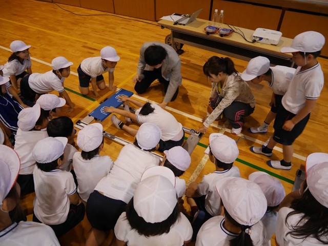 サーッ ンガー 身体能力を引き上げる掛け声 スポーツオノマトペとは 親と子のコミュニケーション術 朝日新聞edua サーッ ンガー 身体能力を引き上げる掛け声 スポーツオノマトペとは 親と子のコミュニケーション術 朝日新聞edua